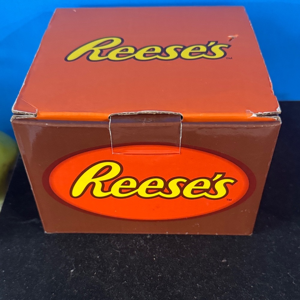 Hershey’s Reese’s Glass Candy Dish with Lid (and original box) - Picture 12 of 15